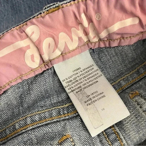 Levi’s girl  jeans shorts - Picture 4 of 9